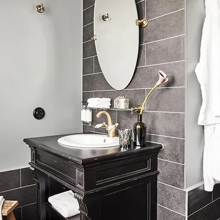 فندق Sir Savigny Hotel, Part Of Sircle Collection 4*