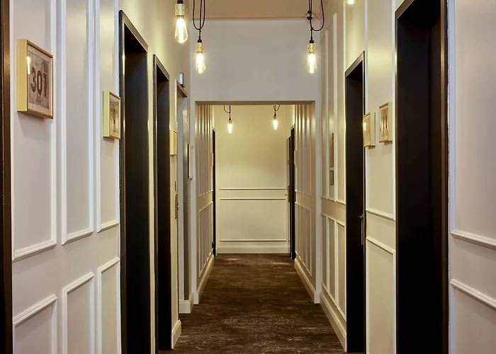 فندق Sir Savigny Hotel, Part Of Sircle Collection 4*